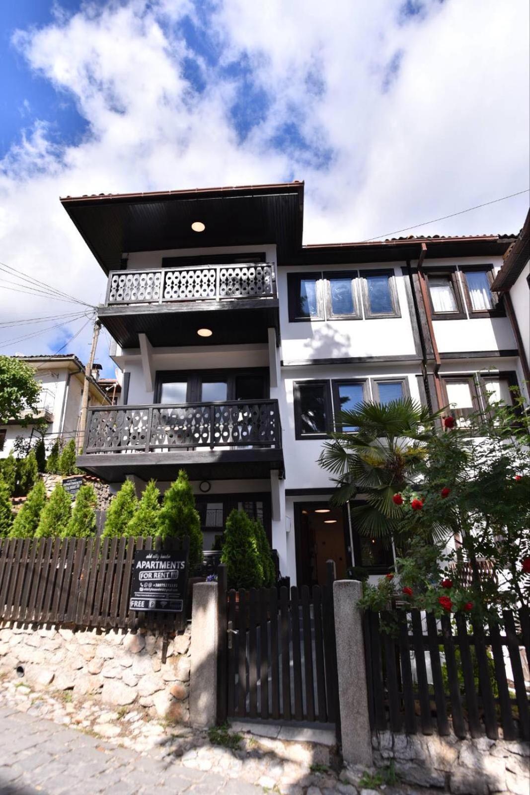 Old House Aparthotel *